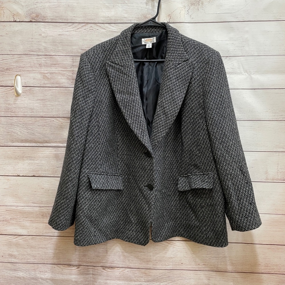 VINTAGE TALBOTS 100% WOOL TWEED BLAZER IN BLACK AND WHITE